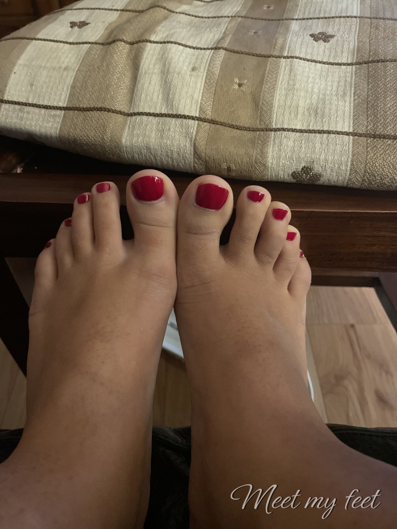 Meet My Feet - Leyla95